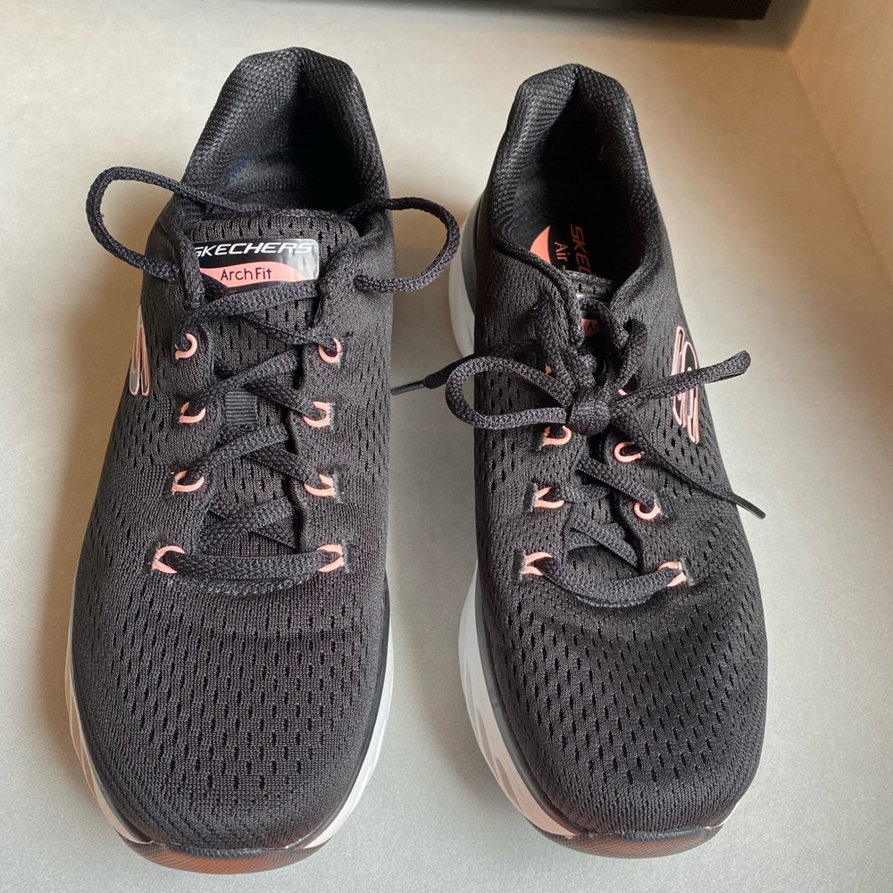 Sketchers women’s size 10 Air Cooled Arch Fit walking shoes  glide step sneakers